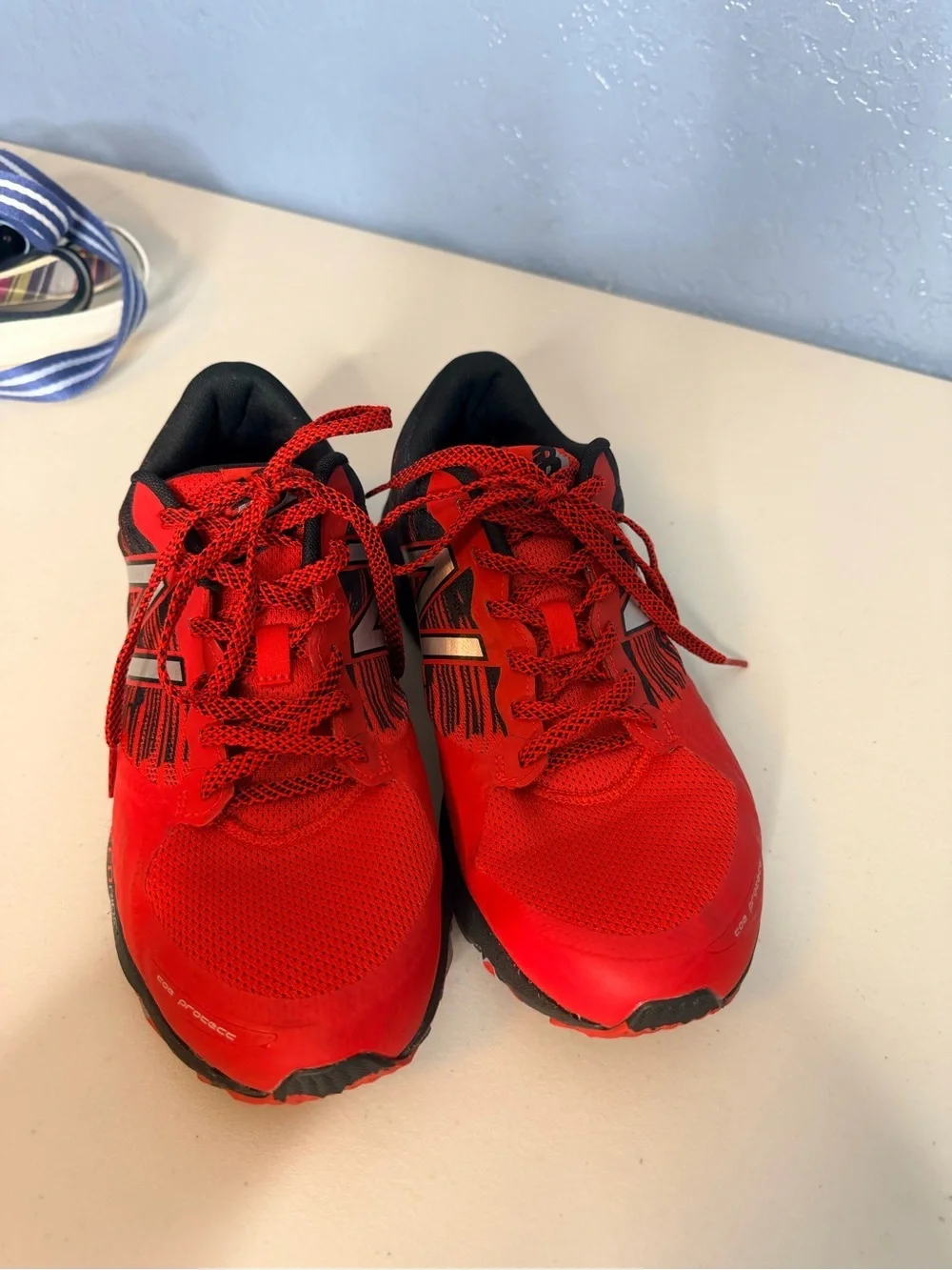 New Balance 690v2 Speed Rife Trail Running Sneakers men size 8 red/black